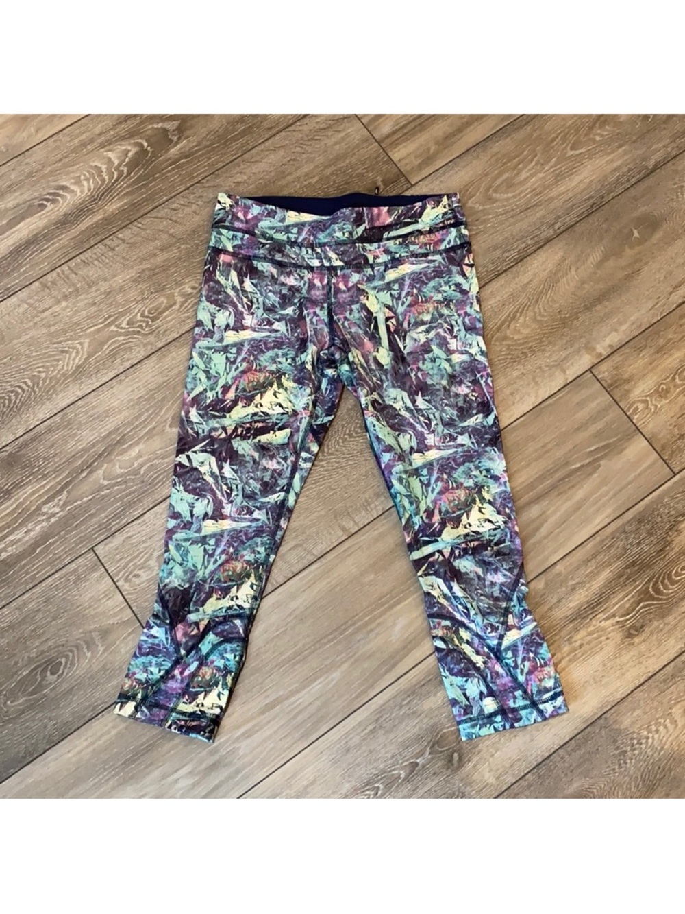 lululemon athletica Multicolor Abstract Print Capri Leggings